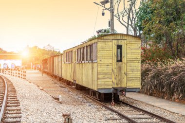 Bishezhai, Çin 'in ilk sınır ölçer ölçer demiryolu, 1910' da açıldı ve Mengzi, Yunnan 'da bulunuyor..