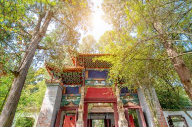 Altın Saray Kuixing Kulesi, 400 yıldan fazla bir geçmişe sahiptir ve Kunming, Yunnan, Çin 'de yer almaktadır..