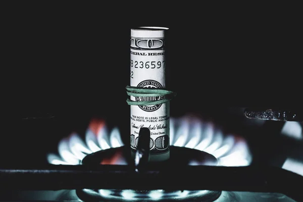 Стодолларовая Купюра Газовой Горелке Горящим Огнем Черном Фоне Задний Передний — стоковое фото