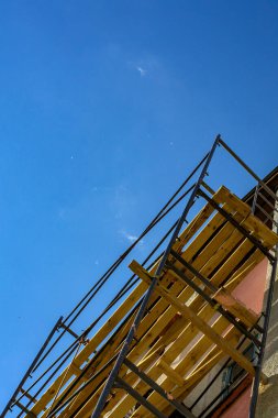 Gökyüzüne yakın çekim iskeletiliyor