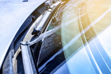 Araba, sezon yağmur içinde cam silecekleri