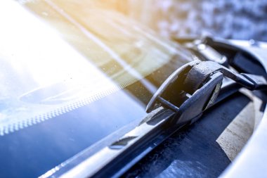 Araba, sezon yağmur içinde cam silecekleri