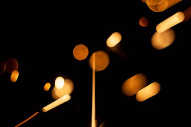 Hızlı uçan kıvılcımlar, sürtünmüş ve bulanık.