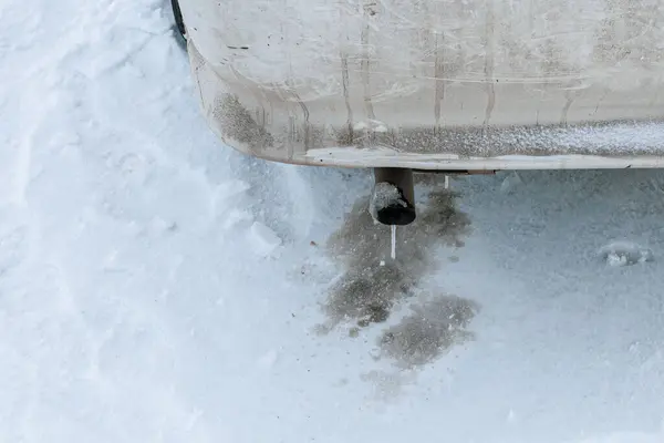 dangerous freezing of the exhaust pipe of the car in extreme cold during long parking and heating of the passenger compartment.