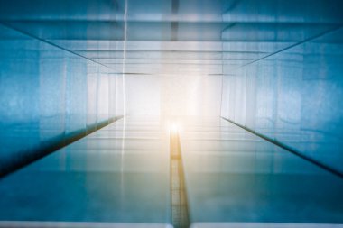 Kanalın içine bak, geniş kare bölüm, Bokeh effec ile bulanık arkaplan ve arkaplan