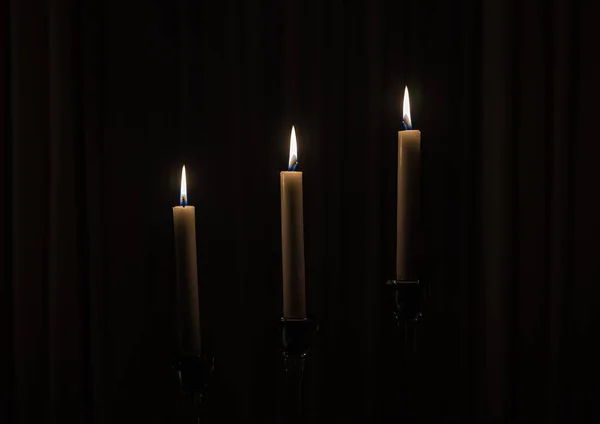 Three Candles Light Darkness Black Room — Stock Photo, Image