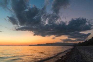 Güzel Superior Gölü 'nün yüzeyinde gün batımı