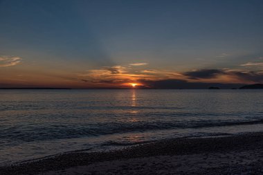 Güzel Superior Gölü 'nün yüzeyinde gün batımı