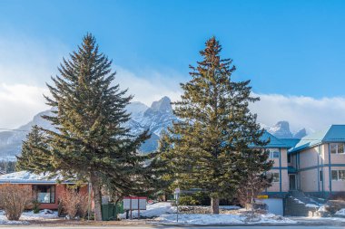 Canmore Rocky Dağları, Alberta, Kanada sokaklarında