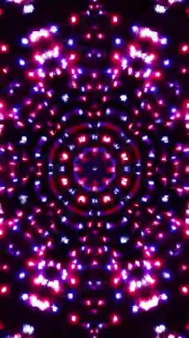 Kırmızı, beyaz ve mavi ışıkları olan dairesel ışık. Kaleydoskop VJ döngü dikey. 3B görüntüleme