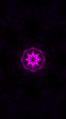 Yaprak desenli karanlıkta mavi bir ışık. Kaleydoskop VJ döngü dikey. 3B görüntüleme