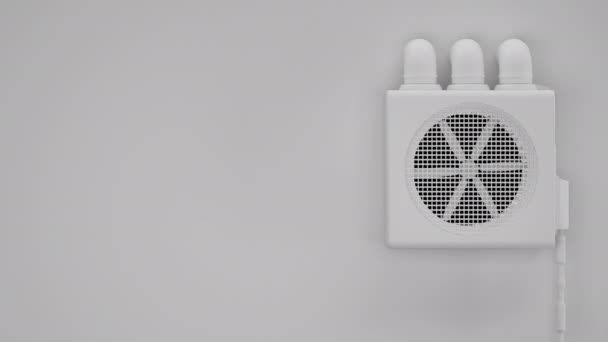 Чистый Белый Промышленный Вентилятор Вращающийся Петля Стене Фоне — стоковое видео