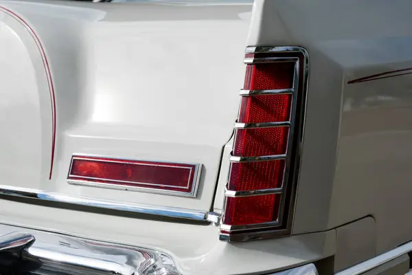 Zbliżenie Vintage Stylu Retro Tylne Światła Biały Luksusowy Samochód — Zdjęcie stockowe