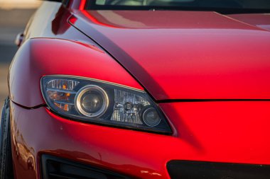 Egzotik Japon spor araba farı ve ön tampon manzarasını kapat..