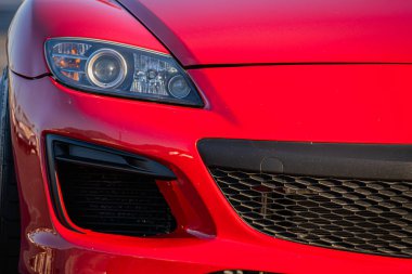 Egzotik Japon spor araba farı ve ön tampon manzarasını kapat..