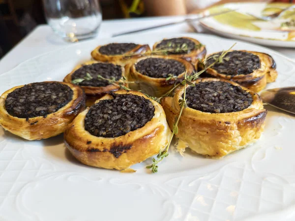 Czarny Pudding Ryżem Ciasto Francuskie Pyszne Danie Hiszpańskie — Zdjęcie stockowe