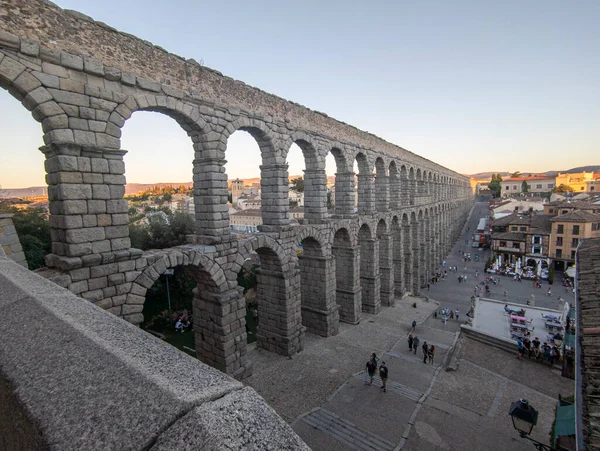 ローマ帝国の建築の輝きへの不可欠な証言である壮大なセゴビアの水道 ローマ帝国のエコー — ストック写真