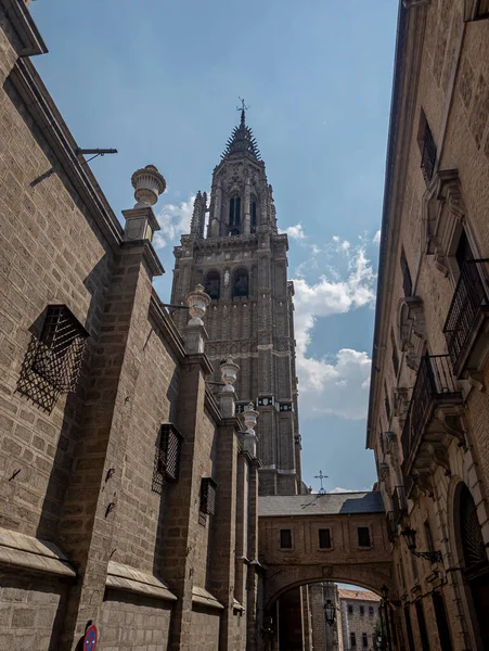 Tidlös Skönhet Och Arkitektonisk Storslagenhet Fängslande Utsikt Över Toledos Katedral — Stockfoto