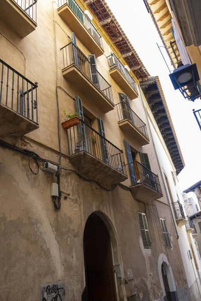 Discover Iconic Stone Structures Quaint Balconies Grace Streets Mallorca Testament — Stock Photo, Image