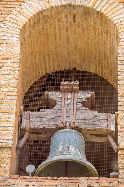 アイコニックな鐘 詳細な時計 スペインの建築 チンチョンの歴史的で宗教的な美しさをキャプチャ — ストック写真
