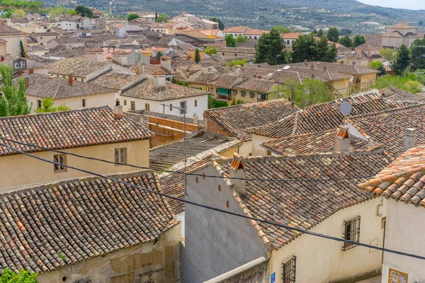 Traditionelle Häuser Spanische Dächer Lokales Leben Auf Einem Historischen Platz Stockbild
