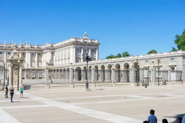 スペインのレギュラーリトリート マドリードの王宮とそのタイムレスなチャーム — ストック写真