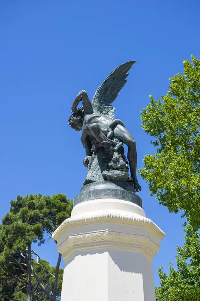 Artistic Marvel Fallen Angel Sculpture Retiro Park — Stock Photo, Image