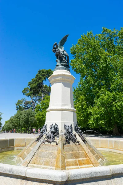 Bronze Allure Wings Spread Amidst Madrid Greenery Journey Art History — Stock Photo, Image