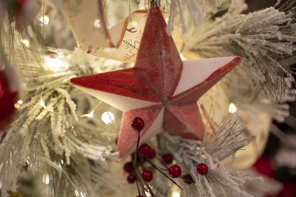 Ornamentos Tradicionais Natal Adicionando Toque Festivo Alegre Decoração Feriado — Fotografia de Stock