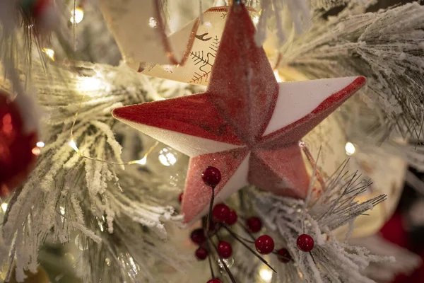Traditionella Julprydnader Lägga Till Festlig Och Glad Touch Till Juldekoren — Stockfoto