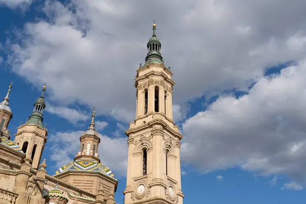 Ornate Kuppel Eines Historischen Gebäudes Mit Komplexen Fliesenarbeiten Und Barocken — Stockfoto