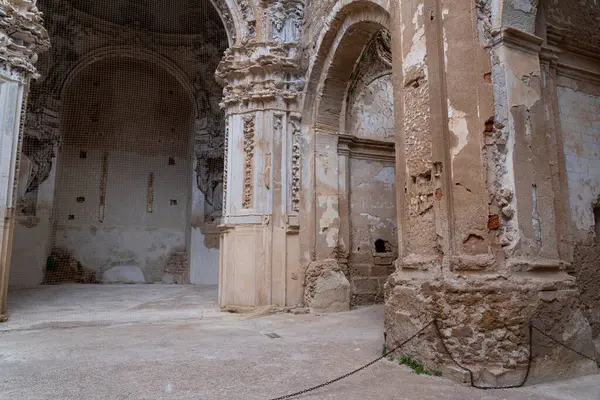 Den Komplekse Barokke Portalen Står Ettergivende Blant Ruinene Monasterio Piedra – stockfoto