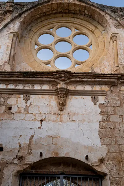 Taivas Kehystetty Näkymä Ruusuke Ikkunan Monasterio Piedra Heijastaa Goottilainen Arkkitehtoninen kuvapankkikuva