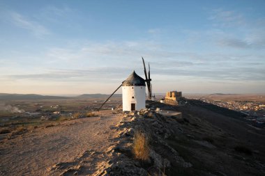 Consuegra, Toledo 'daki Altın Gün Batımı Tarlaları
