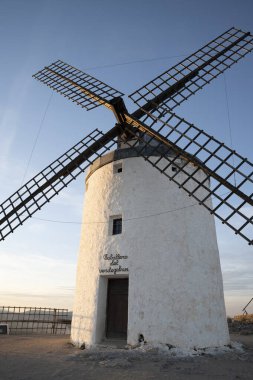 Consuegra, Toledo, İspanya 'daki Resim Değirmenleri Seyahat İlhati