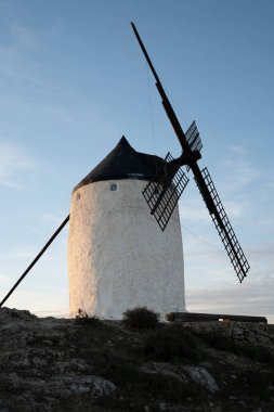 Consuegra 'daki çarpıcı yel değirmenleri: İspanyol Mirasını Keşfedin