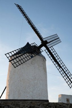 Consuegra 'nın büyüleyici yel değirmenleri: Toledo' nun ikonik görünümleri