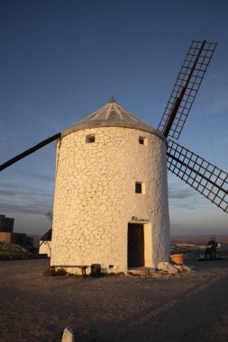 Consuegra, Toledo 'daki İkonik İspanyol Yel Değirmenleri: Kültürel Deneyim