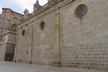 Korku dolu Avila Katedrali Eski Şehir Duvarlarına Bağlı