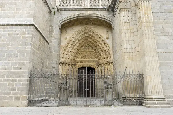 Avila Katedrali: Gotik Zarafetin Vasiyeti