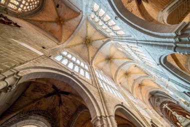 İspanya 'daki Kutsal Hafta Kutlaması sırasında Avila Katedrali' nin içi