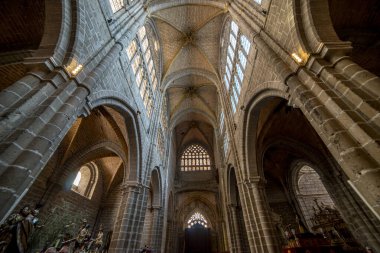 Kutsal hafta boyunca Avila Katedrali 'nin hayranlık uyandıran iç mekanı