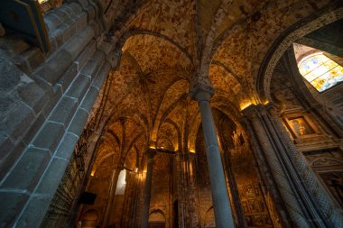 Avila Katedrali 'nin Büyük İçi İçinde Gotik Elementler Keşfet