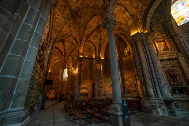 Avila Katedrali: Gotik ve Romanca Tarzların Bir Harmanı