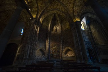 Avila Katedrali 'nin Çarpıcı Gotik ve Romansı İçi