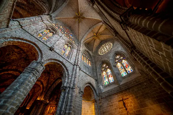 Avila Katedralinin İçindeki Muhteşem Mimariyle Kutsal Hafta Gözlemevi