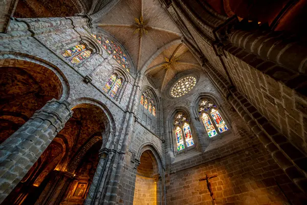 Avila Katedrali 'nin İçi' nde Büyüleyici Kutsal Hafta Kutlaması