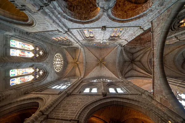 Avila Katedrali 'nin Görkemli Gotik İçi
