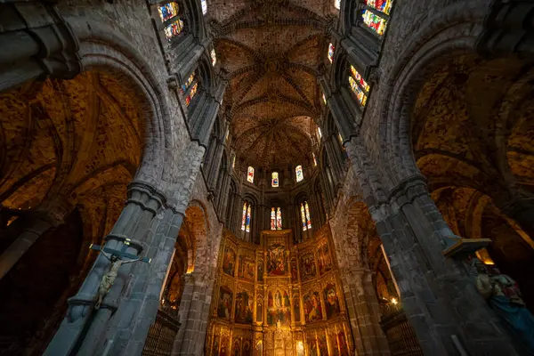 Avila 'nın Katedrali Gotik Özelliklerini Gösteriyor