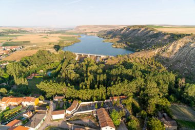 Sıcak Hava Balonu Turu 'ndan La Rioja üzüm bağlarının hava görüntüsü